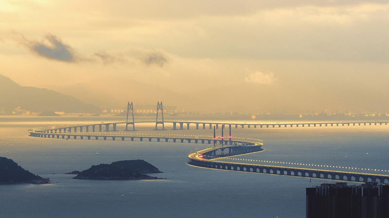 10、龐源租賃參建國家“世紀工程”港珠澳大橋（2012—2017年）_副本.jpg